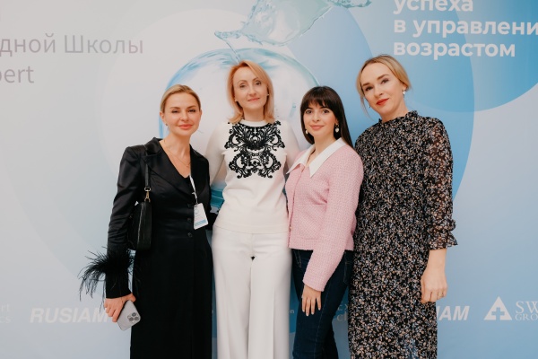 Очная школа в Москве началась с объятий